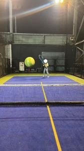 特大ラケットとボール🎾