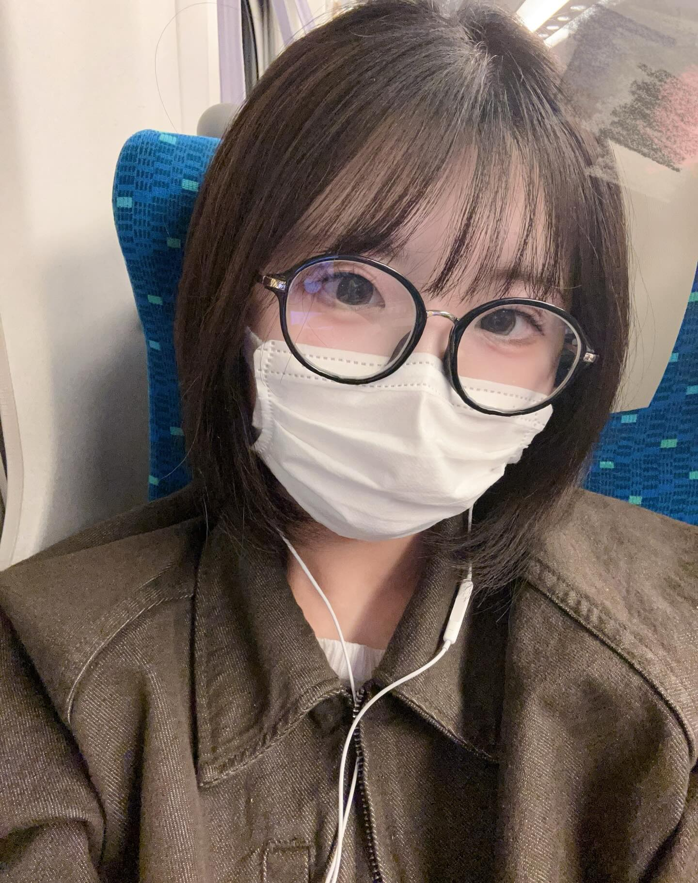 遥です!新幹線車中〜🚄